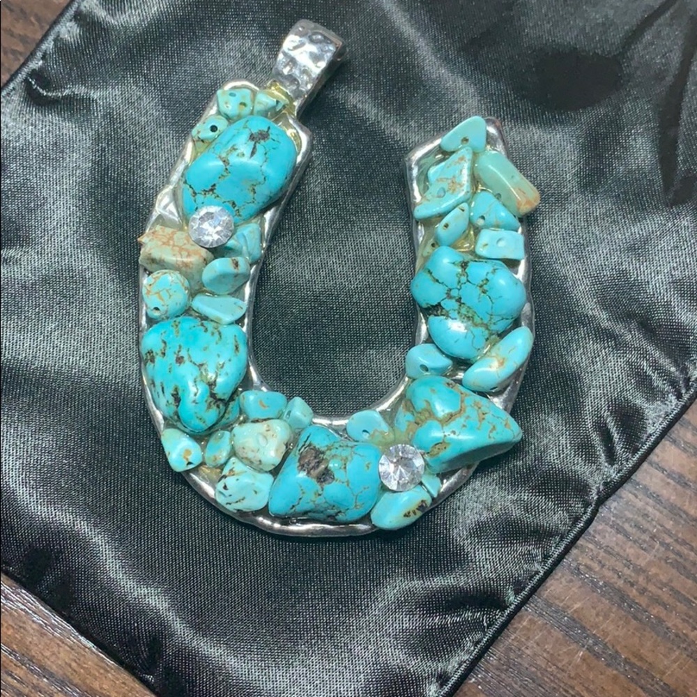 Horseshoe pendant